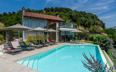 Relais Casa Clara - Roero - Langhe, Piemonte: Zwembad, Woongebied, Toevlucht, Landgoed, Eco Hotel, Paraplu, Vrije Tijd, Villa, Verblijf, Buitenmeubels