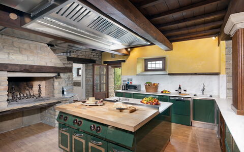 Villa Torre Delle Rose - Firenzuola, Private Pool,: Cabinetry, Countertop, Eigendom, Meubilair, Tafel, Gebouw, Keuken, Hout, Fornuis, Uitlaatpijp