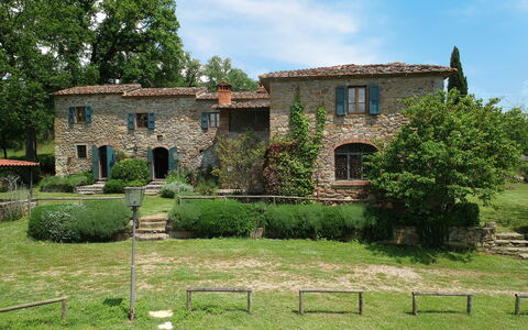Borgo La Casina - Badia Agnano, Toscana: Fabriek, Lucht, Wolk, Venster, Boom, Land Lot, Gras, Natuurlijk Landschap, Onroerend Goed, Verblijf