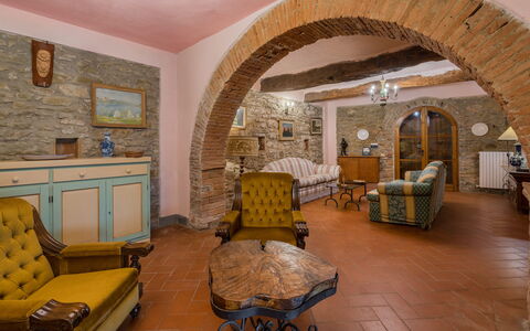 Borgo La Casina - Badia Agnano, Toscana: Eigendom, Gebouw, Fotolijst, Hout, Interieur Ontwerp, Flooring, Verdieping, Huis, Woonkamer, Decoratie