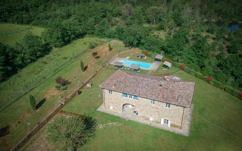 Leopolda In Selvarella Pool And Wi-fi: Gebouw, Land Lot, Helling, Natuurlijk Landschap, Huis, Landschap, Gras, Boom, Grasland, Stedelijk Ontwerp