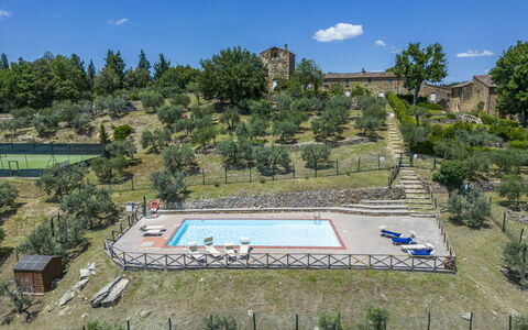 Casa Anita - Castellina In Chianti - Granaio, Tosc: Wolk, Fabriek, Lucht, Boom, Natuur, Land Lot, Stedelijk Ontwerp, Gras, Landschap, Vrije Tijd