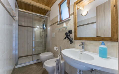 Casa Aurora - Recco, Liguria: Spiegel, Kraan, Loodgieterswerkinrichting, Wastafel, Eigendom, Wastafel In De Badkamer, Badkamer, Purper, Architectuur