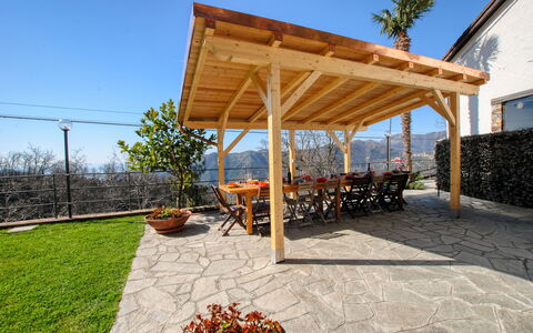 Casa Aurora - Recco, Liguria: Schaduw, Outdoor Structuur, Veranda, Eco Hotel, Beits, Hardwood, Buitenmeubels, Flagstone, Pergola, Straal