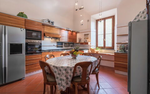Villa Recanati, Val D'orcia, Private Pool, Jacuzzi: Meubilair, Cabinetry, Tafel, Countertop, Stoel, Keuken, Hout, Interieur Ontwerp, Flooring, Verdieping