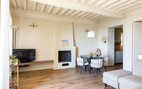 Casa Novecento: Eigendom, Meubilair, Bankstel, Hout, Televisie, Interieur Ontwerp, Hal, Gebouw, Verdieping, Flooring