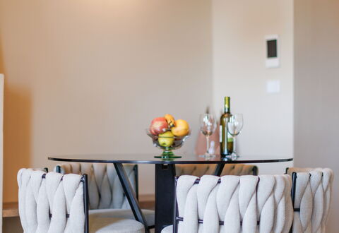 Casa Novecento: Tafel, Meubilair, Eigendom, Hout, Oranje, Verlichting, Interieur Ontwerp, Fabriek, Stoel, Flooring