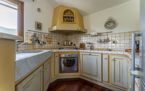 Belvedere, House With Private Pool And Garden, Rec: Cabinetry, Countertop, Eigendom, Meubilair, Kraan, Wastafel, Keuken, Hout, Interieur Ontwerp, Flooring