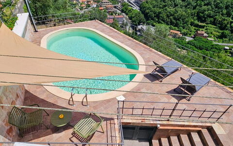 Belvedere, House With Private Pool And Garden, Rec: Gebouw, Eigendom, Water, Fabriek, Groen, Zwembad, Buitenmeubels, Schaduw, Hout, Boom