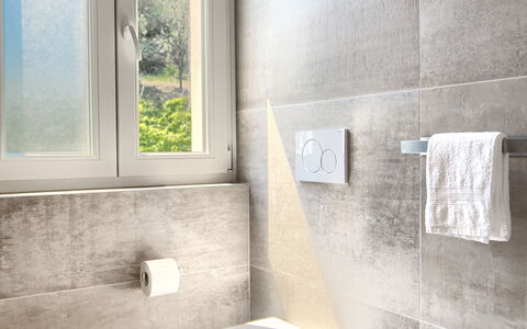 La Casa Dei Glicini - Levanto: Loodgieterswerkinrichting, Kraan, Wastafel, Wastafel In De Badkamer, Venster, Badkamer, Verlichting, Interieur Ontwerp, Hout