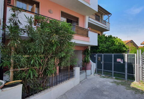 La Butterfly: Fabriek, Gebouw, Venster, Stedelijk Ontwerp, Buurt, Hek, Woongebied, Facade, Onroerend Goed, Condominium