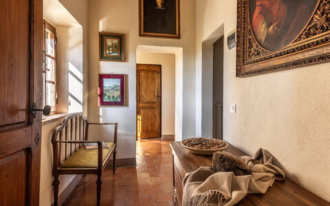 Monticchiello Apartment With Garden, Wifi, Pienza,: Fotolijst, Meubilair, Eigendom, Tafel, Gebouw, Hout, Interieur Ontwerp, Architectuur, Verdieping, Stoel