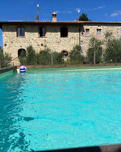 Lina - Podere Ribatti - Casole D'elsa, Toscana: Water, Gebouw, Lucht, Fabriek, Zwembad, Natuur, Boom, Vrije Tijd, Huis, Wolk