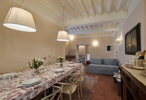 Casa Ada e Sabo: Tafel, Eigendom, Meubilair, Fotolijst, Gebouw, Interieur Ontwerp, Decoratie, Stoel, Verlichting, Hout