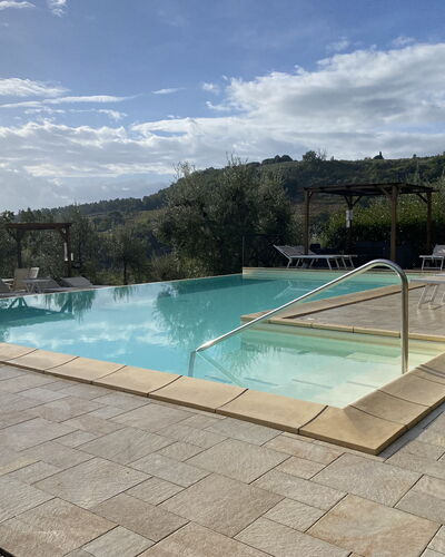 Villa Le Ripe - Gambassi Terme, Toscana: Water, Wolk, Lucht, Watervoorraden, Zwembad, Rechthoek, Buitenmeubels, Boom, Schaduw, Fabriek