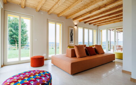 Casa Gallo - Roero - Langhe, Piemonte: Eigendom, Comfort, Interieur Ontwerp, Hout, Schaduw, Verdieping, Venster, Flooring, Woonkamer, Muur