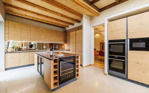 Casa Gallo - Roero - Langhe, Piemonte: Cabinetry, Meubilair, Hout, Interieur Ontwerp, Flooring, Keuken, Architectuur, Verdieping, Hal, Tafel