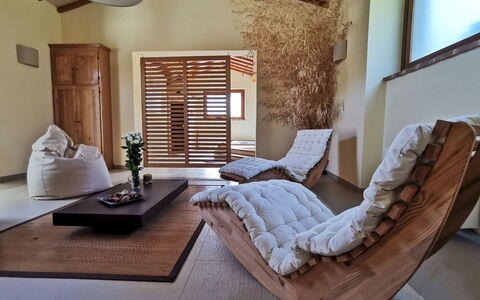 Villa Niccone: Meubilair, Eigendom, Fotolijst, Comfort, Gebouw, Tafel, Hout, Interieur Ontwerp, Verlichting, Woonkamer