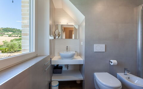 Villa Aso: Flooring, Muur, Loodgieterswerkinrichting, Verdieping, Interieur Ontwerp, Badkamer, Wastafel In De Badkamer, Wastafel, Kraan, Plafond