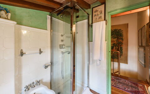 Residenza Del Desco: Loodgieterswerkinrichting, Eigendom, Badkamer, Douche, Kraan, Bad, Interieur Ontwerp, Douchekop, Verdieping