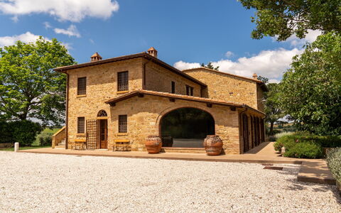 Villa Bartolomeo: Wolk, Fabriek, Lucht, Gebouw, Venster, Boom, Deur, Huis, Weg Oppervlak, Tinten En Schaduwen