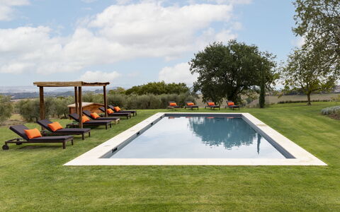 Villa Della Regina: Lucht, Water, Wolk, Fabriek, Zwembad, Schaduw, Boom, Land Lot, Rechthoek, Buitenmeubels