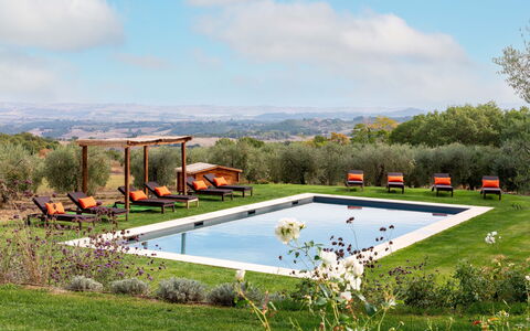 Villa Della Regina: Wolk, Water, Fabriek, Lucht, Bloem, Zwembad, Boom, Natuurlijk Landschap, Vegetation, Zwemwater