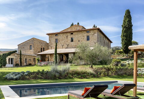 Villa Della Regina: Lucht, Fabriek, Wolk, Eigendom, Gebouw, Venster, Water, Land Lot, Boom, Huis