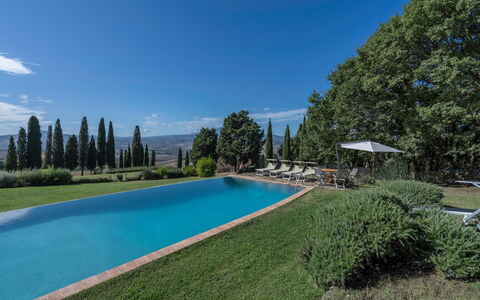 Orcia Panoramic View With Pool: Water, Lucht, Fabriek, Wolk, Zwembad, Boom, Natuurlijk Landschap, Land Lot, Gras, Vrije Tijd