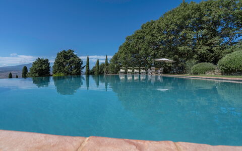 Orcia Panoramic View With Pool: Water, Lucht, Fabriek, Azure, Zwembad, Boom, Wolk, Natuurlijk Landschap, Vrije Tijd, Landschap