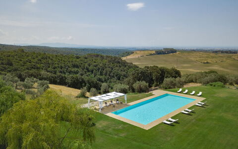 Villa Bagnoli: Lucht, Wolk, Fabriek, Water, Natuurlijk Landschap, Land Lot, Boom, Zwembad, Gras, Landschap
