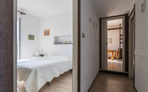 A Due Passi da Camogli, Seaview with Terrace, Wifi: Hout, Deur, Verdieping, Gebouw, Flooring, Onroerend Goed, Hardwood, Comfort, Schaduw