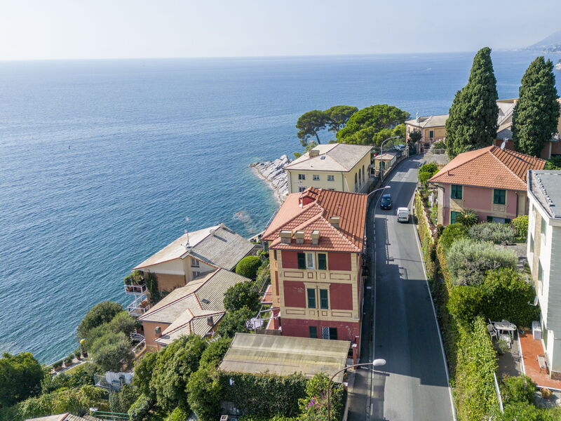 A Due Passi Da Camogli