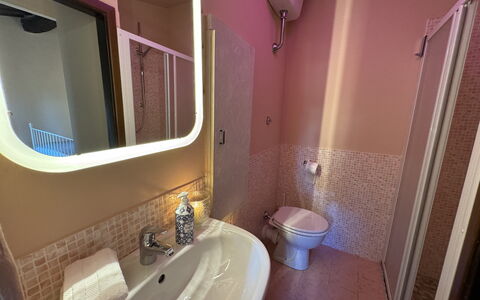 Casa Toto: Muur, Verdieping, Interieur Ontwerp, Flooring, Loodgieterswerkinrichting, Badkamer, Loodgieter, Kamer, Wastafel In De Badkamer, Kraan
