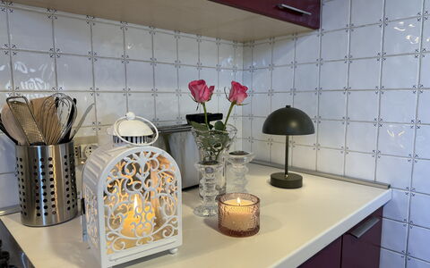 Casa Toto: Interieur Ontwerp, Keuken, Glas, Tegel, Kamerplant, Bloempot, Cabinetry, Countertop, Verf