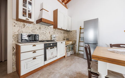 Anilde, Holiday Home with Pool, Wifi, Tuscany: Cabinetry, Countertop, Meubilair, Gebouw, Lade, Hout, Ladenkast, Keuken, Architectuur, Interieur Ontwerp