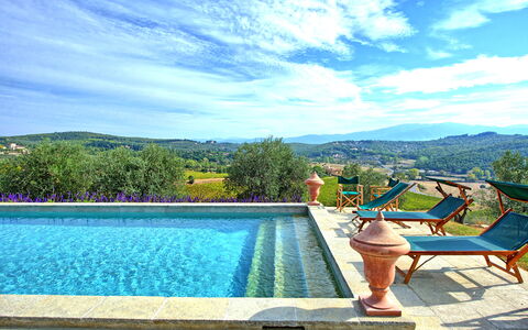 Villa Cona: Water, Wolk, Lucht, Fabriek, Zwembad, Blauw, Azure, Buitenmeubels, Boom, Rechthoek