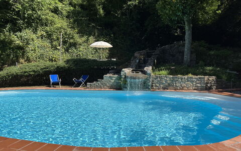 Molin Barletta, Private Pool, Nature - Marliana, T: Blauw, Zwembad, Water, Samengesteld Materiaal, Toevlucht, Vrije Tijd, Waterpartij, Schaduw, Buitenmeubels, Eco Hotel