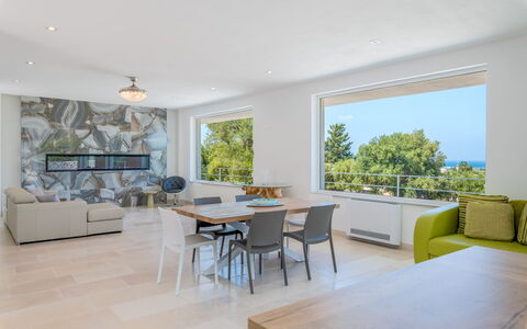 Casa Di Veronica: Tafel, Bankstel, Meubilair, Fabriek, Hout, Stoel, Woonkamer, Flooring, Verdieping, Schaduw