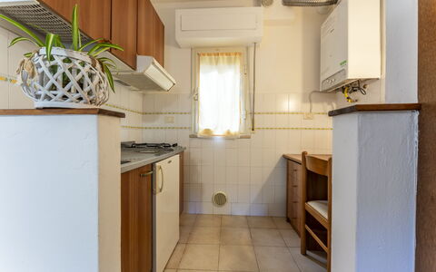 Giannella Beach Residence Apartment - Giannella, G: Eigendom, Cabinetry, Countertop, Gebouw, Hout, Interieur Ontwerp, Venster, Keuken, Flooring, Verdieping
