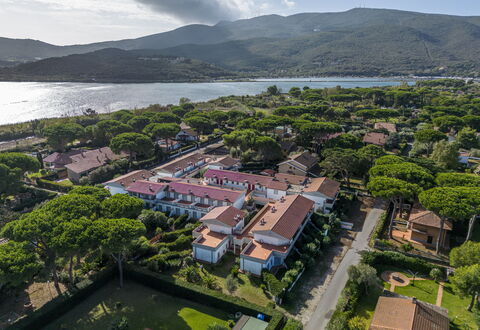 Giannella Beach Residence Apartment - Giannella, G: Water, Lucht, Eigendom, Wolk, Fabriek, Gebouw, Berg, Natuur, Boom, Hoogland