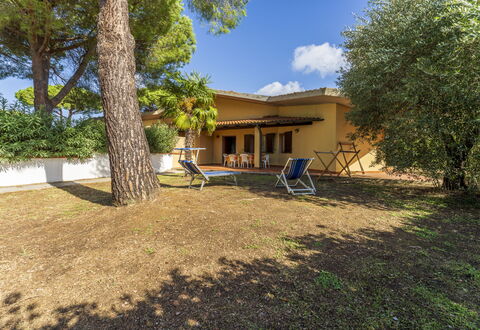 Argentario Giannella Apartment- Orbetello, Toscana: Fabriek, Gebouw, Eigendom, Lucht, Venster, Boom, Schaduw, Land Lot, Huis, Wolk