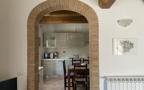 Villa Le Ripe Apartments - Gambassi Terme, Toscana: Eigendom, Hout, Interieur Ontwerp, Tafel, Gebouw, Verdieping, Stoel, Flooring, Materiële Goederen, Keuken