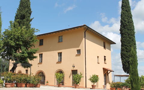 Villa Le Ripe Apartments - Gambassi Terme, Toscana: Fabriek, Wolk, Lucht, Gebouw, Eigendom, Venster, Boom, Land Lot, Huis
