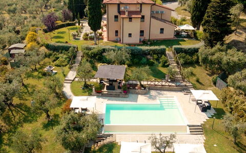 Villa Le Ripe Apartments - Gambassi Terme, Toscana: Fabriek, Gebouw, Eigendom, Boom, Venster, Land Lot, Architectuur, Huis, Stedelijk Ontwerp, Woongebied