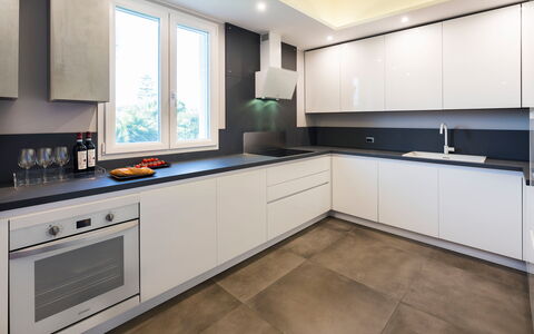 Villa Maddalena - Siracusa, Sicilia: Countertop, Cabinetry, Eigendom, Toestel Van De Keuken, Huishoudapparatuur, Keuken, Fornuis, Gootsteen, Hout, Interieur Ontwerp