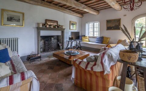 La Casa Dei Limoni, Camaiore, Pet Friendly, Wifi: Meubilair, Muur, Hout, Flooring, Interieur Ontwerp, Stoel, Huis, Woonkamer, Bankstel, Tafel