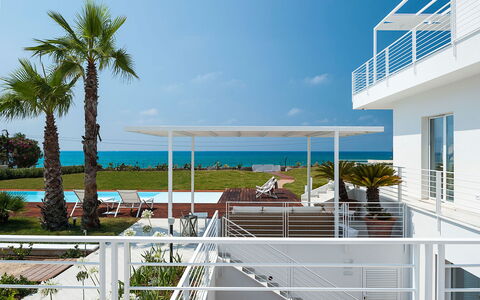 Casa Mareblu - Marina Di Modica, Sicilia: Lucht, Fabriek, Gebouw, Water, Azure, Schaduw, Wolk, Boom, Stedelijk Ontwerp, Condominium