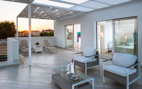 Casa Mareblu - Marina Di Modica, Sicilia: Meubilair, Tafel, Bankstel, Schaduw, Verlichting, Woonkamer, Comfort, Interieur Ontwerp, Flooring, Verdieping