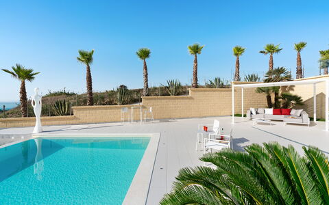 Villa Agrigenta - Ribera, Sicilia: Water, Lucht, Fabriek, Eigendom, Zwembad, Azure, Gebouw, Arecales, Boom, Architectuur